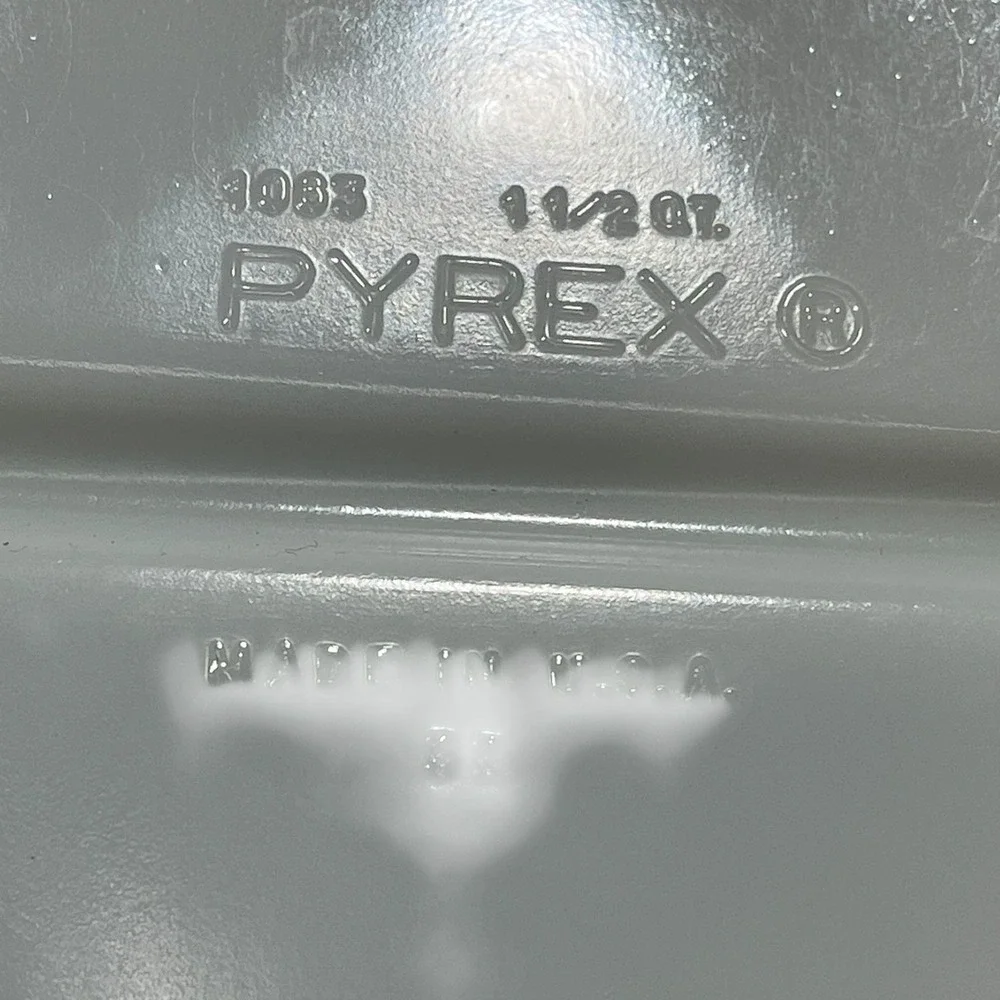 Pyrex vintage milk